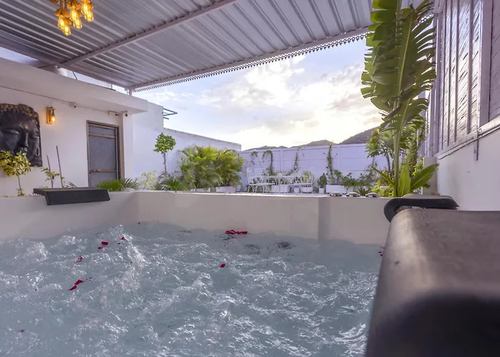 Aravali Villa Homestay With Rooftop Jacuzzi